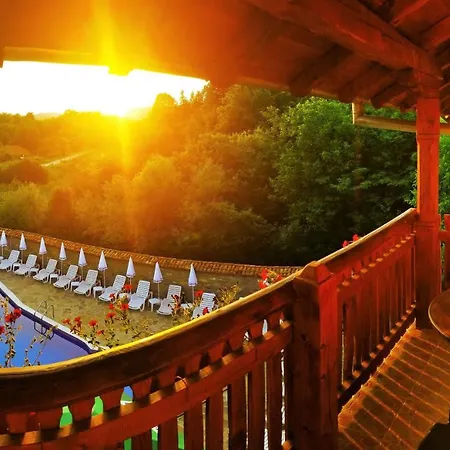 Yakovtsi Inn *