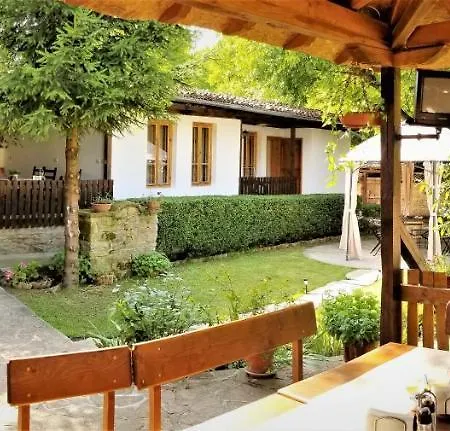 Yakovtsi Inn Szálloda *