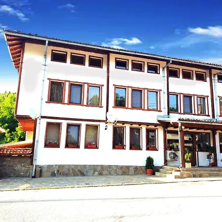 Yakovtsi Inn Hotel *