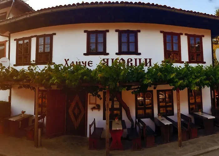 Отель Yakovtsi Inn Yakovtsi