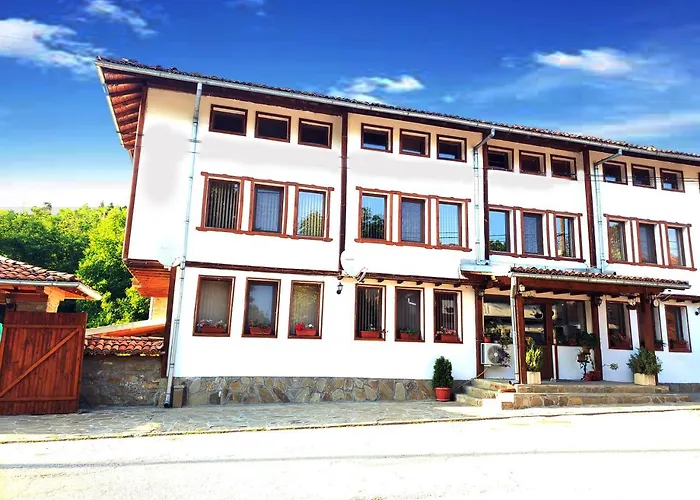 Yakovtsi Inn Отель *